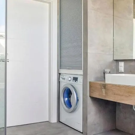 - One Bedroom With Balcony - Center - Sb12 *