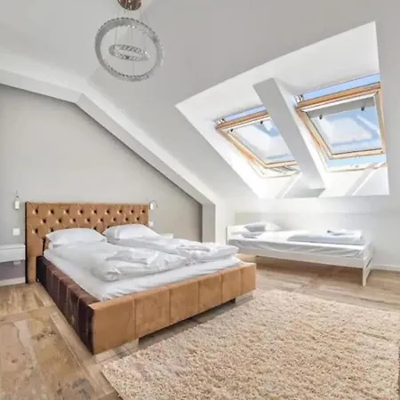 - One Bedroom With Balcony - Center - Sb12 *